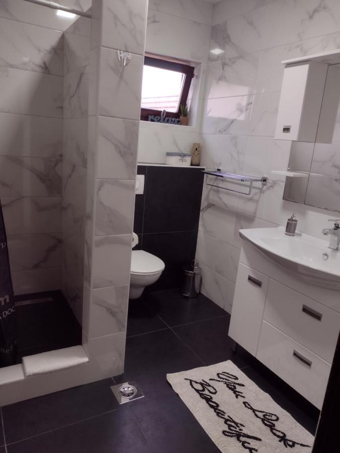 Apartment Petra I Nikola เซลิสเต เดรซิสโก ภายนอก รูปภาพ