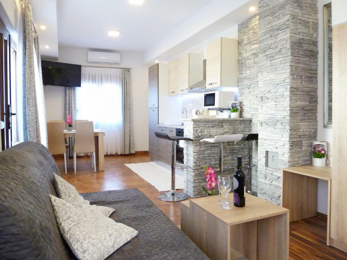 Apartment Petra I Nikola เซลิสเต เดรซิสโก ภายนอก รูปภาพ