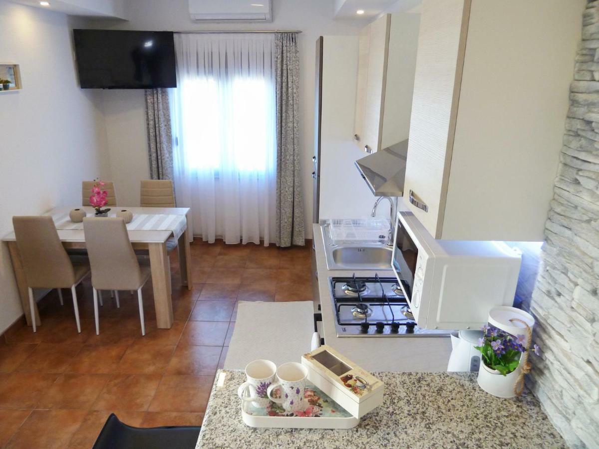 Apartment Petra I Nikola เซลิสเต เดรซิสโก ภายนอก รูปภาพ