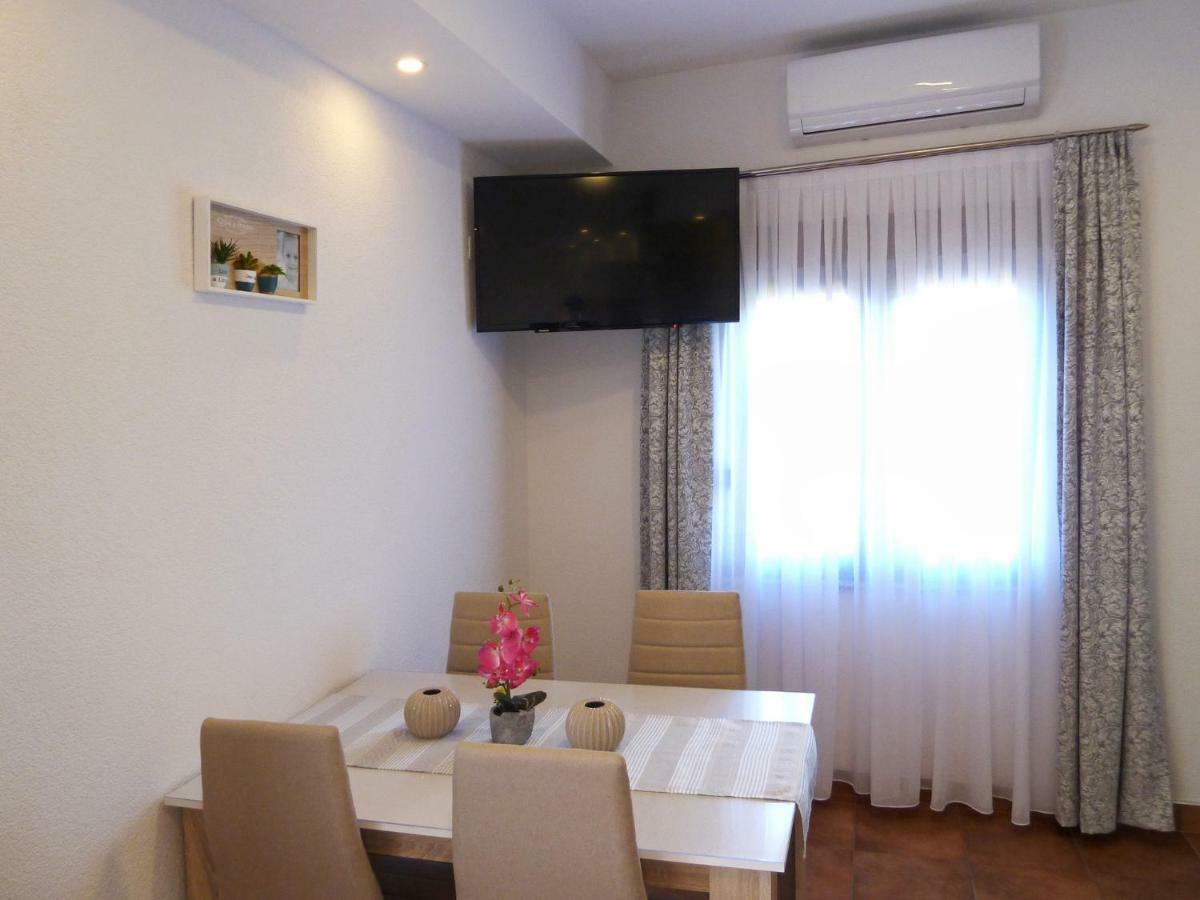 Apartment Petra I Nikola เซลิสเต เดรซิสโก ภายนอก รูปภาพ